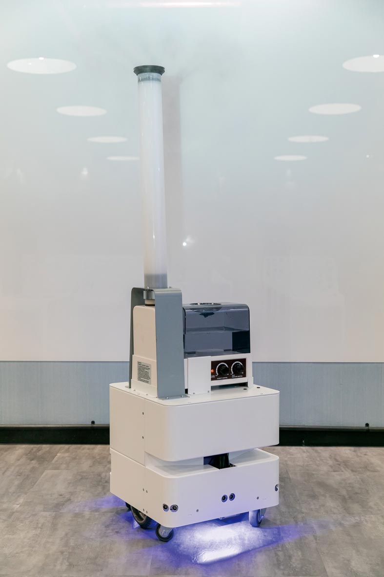 東元3日發(fā)表智慧UVC消毒防疫機器人，以3D列印技術(shù)，制作雙向360度全面向噴頭，進(jìn)行大面積的噴霧消毒。圖／東元提供